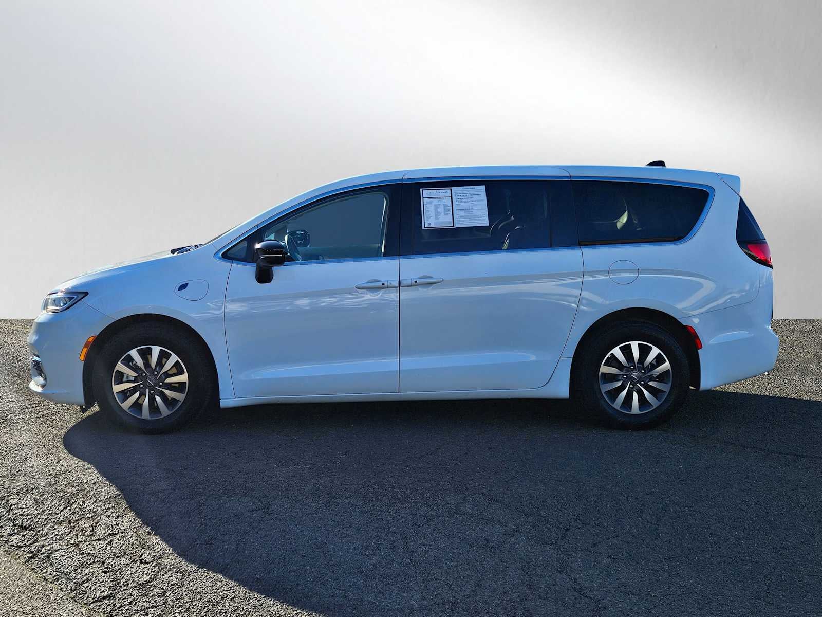 2024 Chrysler Pacifica Hybrid Select