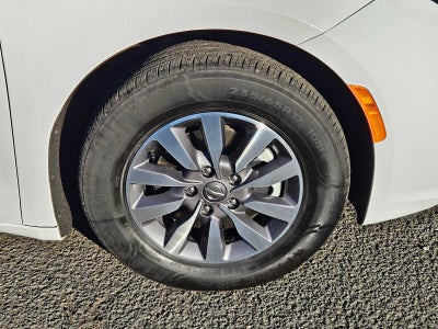 2024 Chrysler Pacifica Hybrid Select