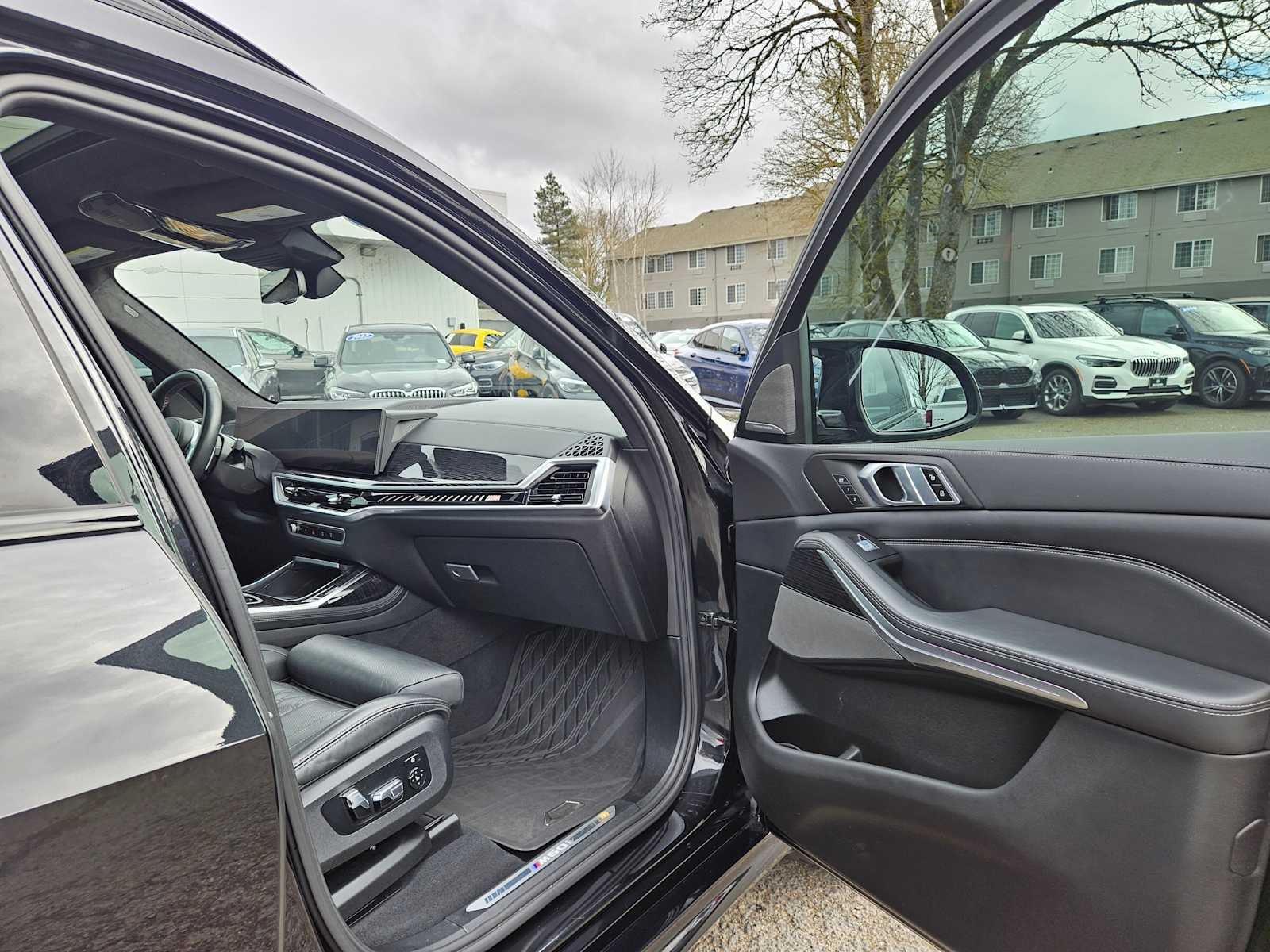 2023 BMW X7 M60i M60i