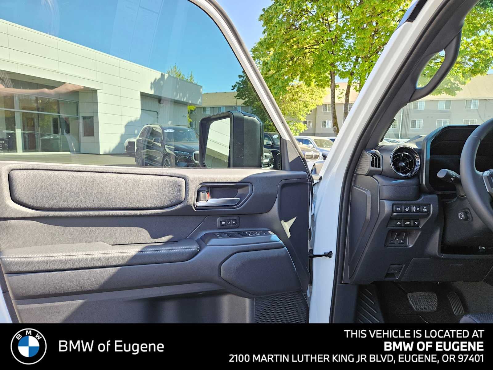 2025 Toyota Land Cruiser 4WD (Natl)