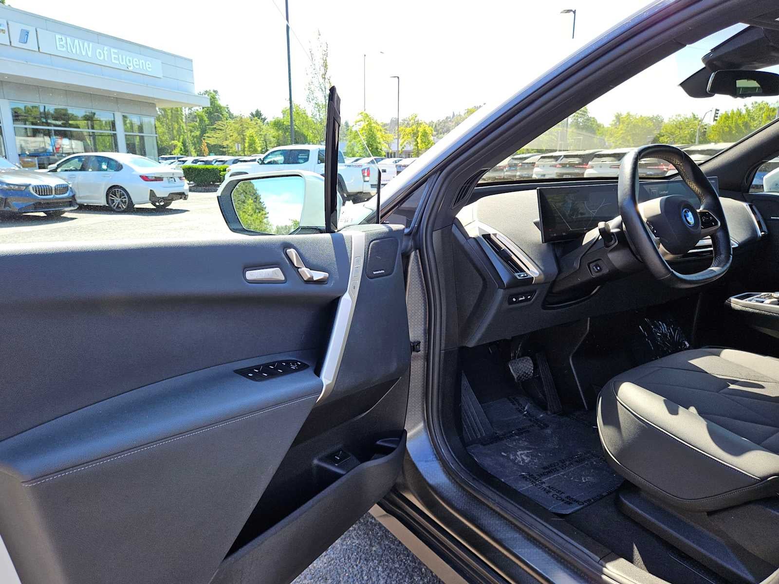 2025 BMW iX xDrive50
