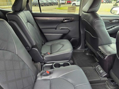 2026 Toyota Highlander Hybrid Platinum