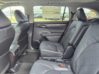 2026 Toyota Highlander Hybrid Platinum