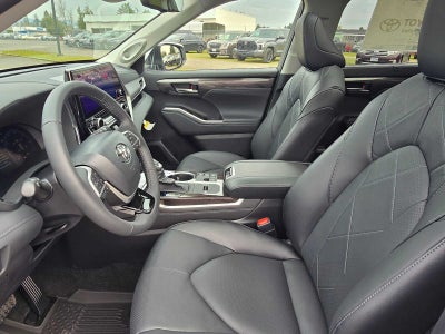 2026 Toyota Highlander Hybrid Platinum