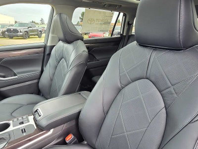 2026 Toyota Highlander Hybrid Platinum