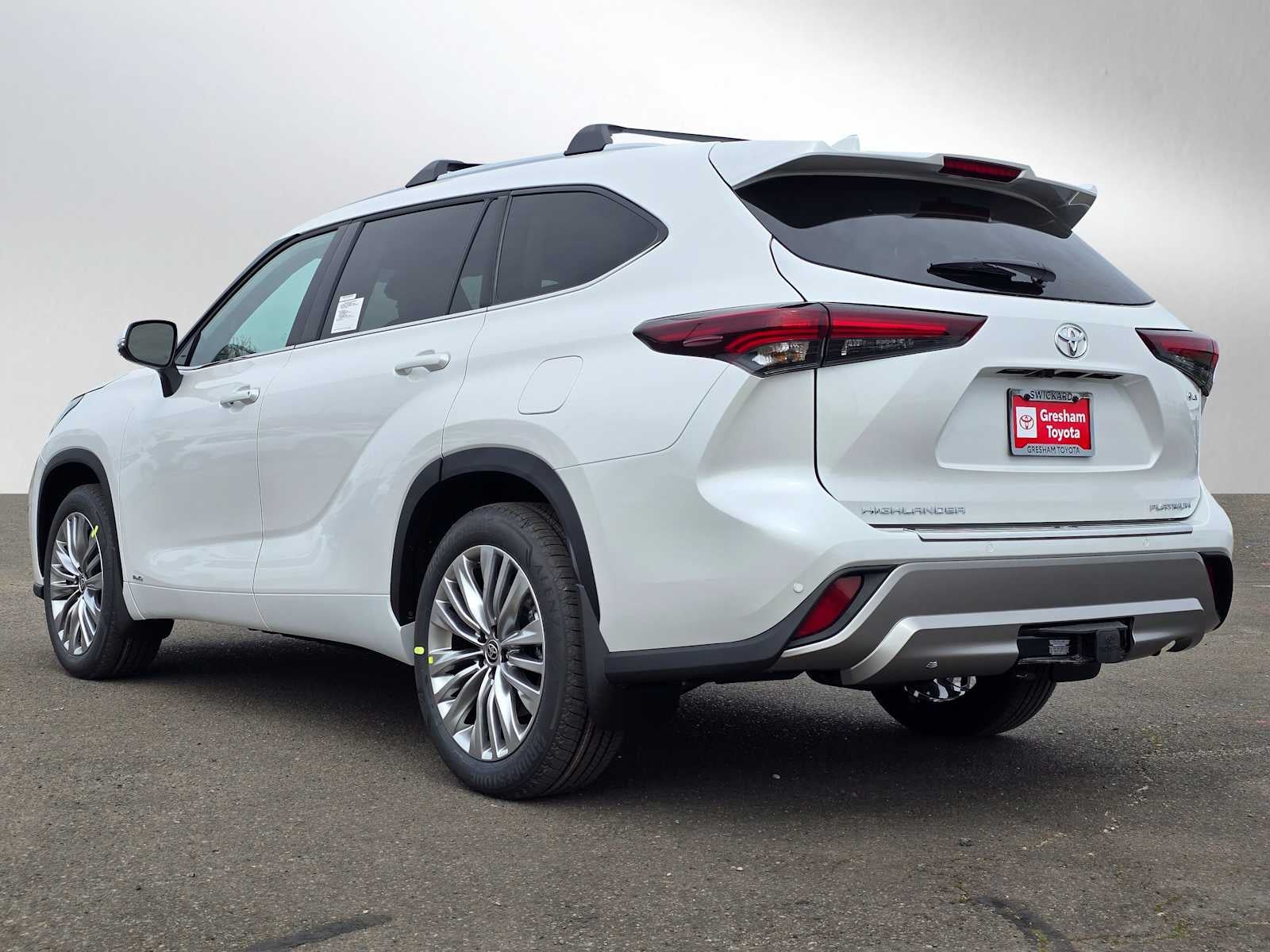 2026 Toyota Highlander Hybrid Platinum