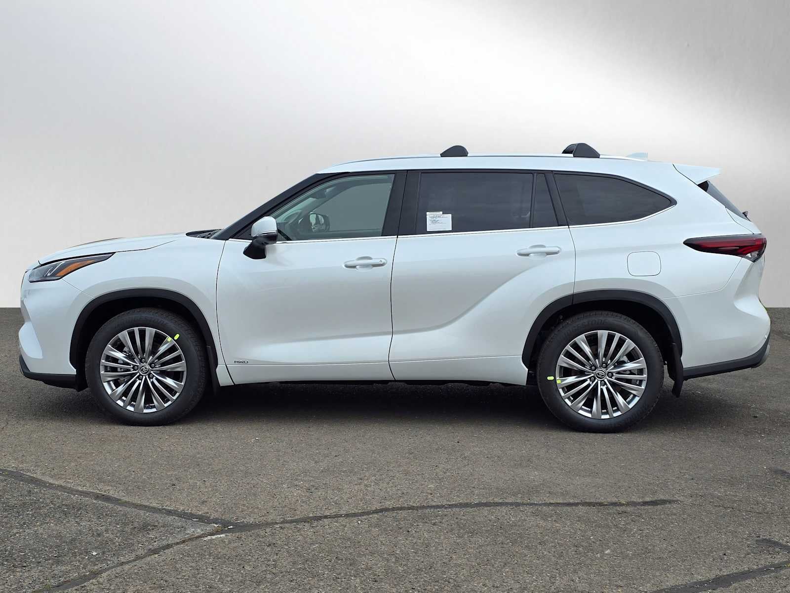 2026 Toyota Highlander Hybrid Platinum
