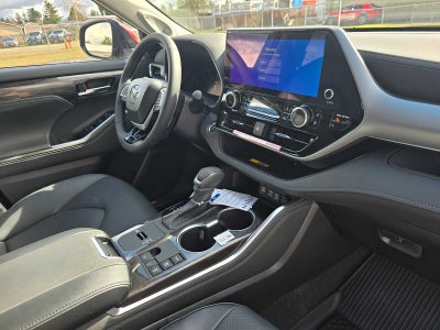 2026 Toyota Highlander Hybrid Platinum