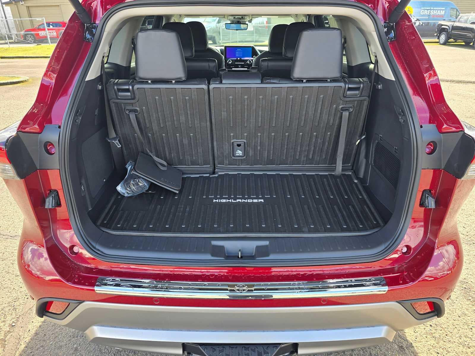 2026 Toyota Highlander Hybrid Platinum