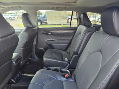 2026 Toyota Highlander Hybrid Platinum