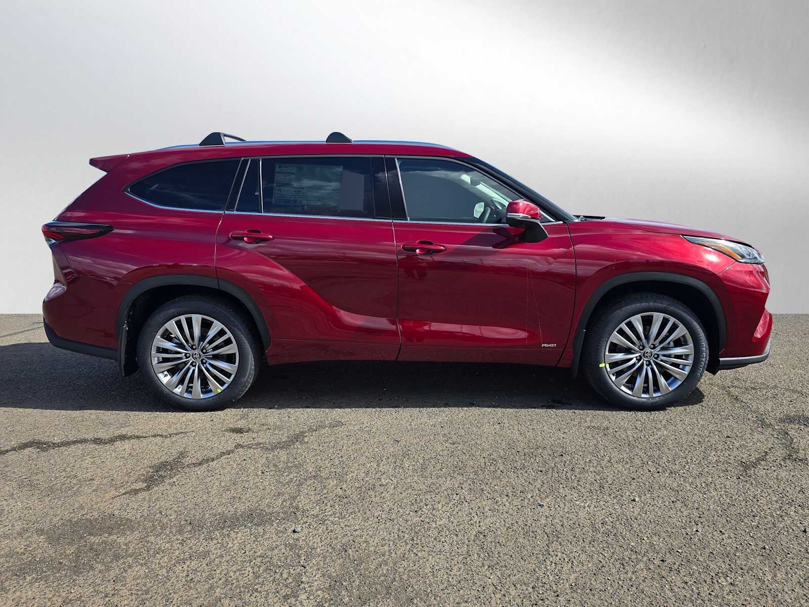 2026 Toyota Highlander Hybrid Platinum