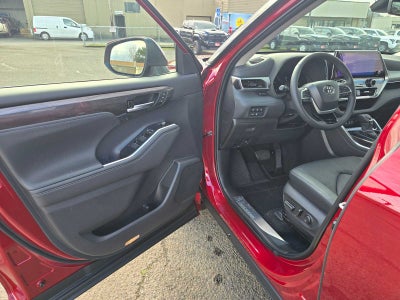 2026 Toyota Highlander Hybrid Platinum