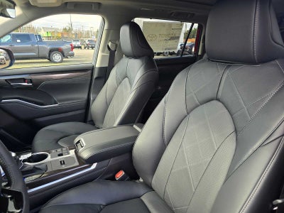 2026 Toyota Highlander Hybrid Platinum