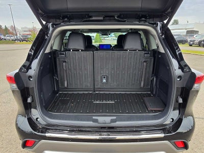 2026 Toyota Highlander Hybrid Platinum