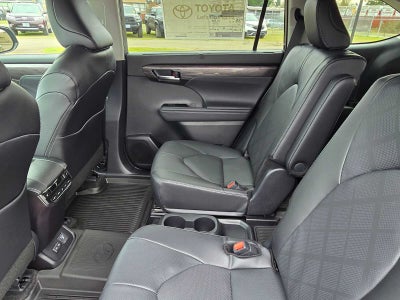 2026 Toyota Highlander Hybrid Platinum