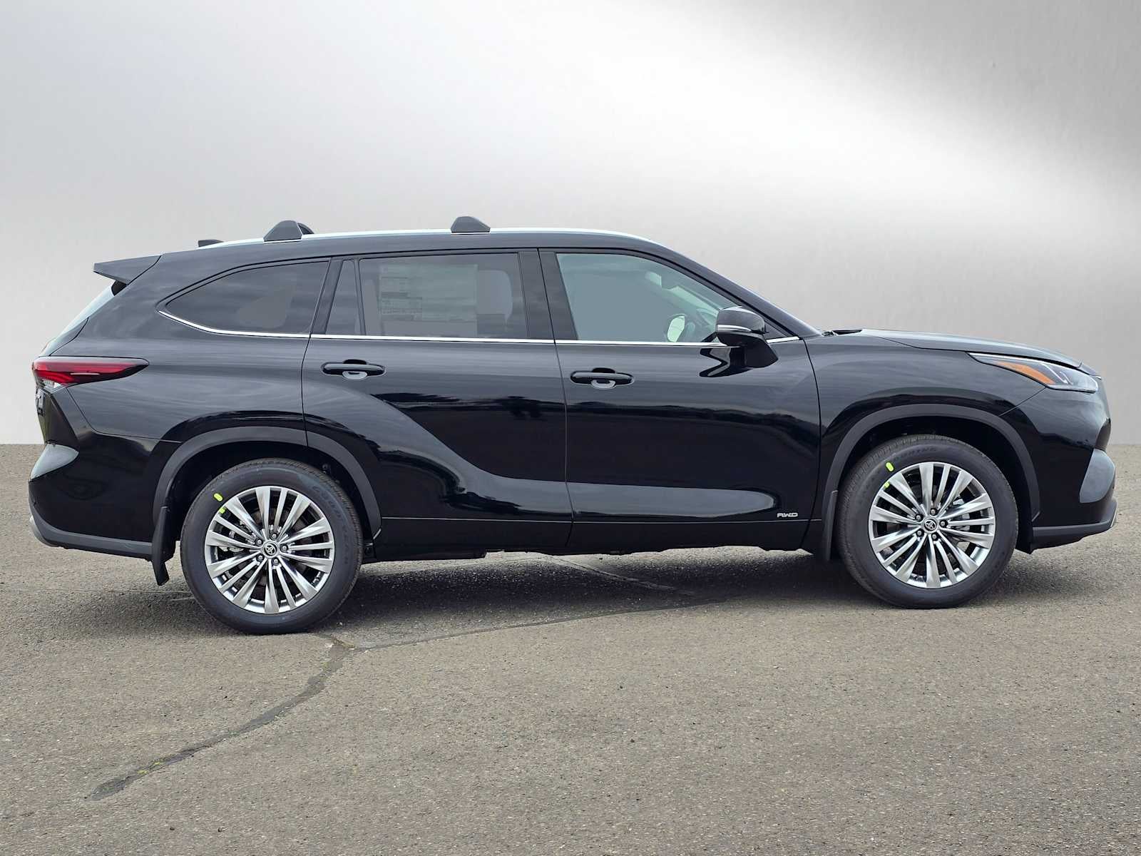 2026 Toyota Highlander Hybrid Platinum