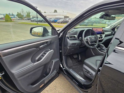 2026 Toyota Highlander Hybrid Platinum