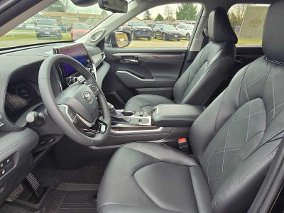 2026 Toyota Highlander Hybrid Platinum