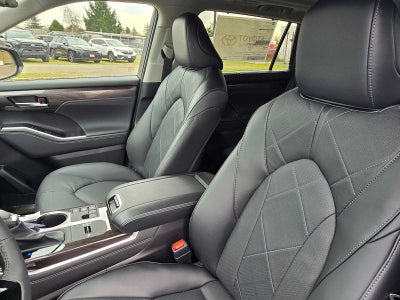 2026 Toyota Highlander Hybrid Platinum