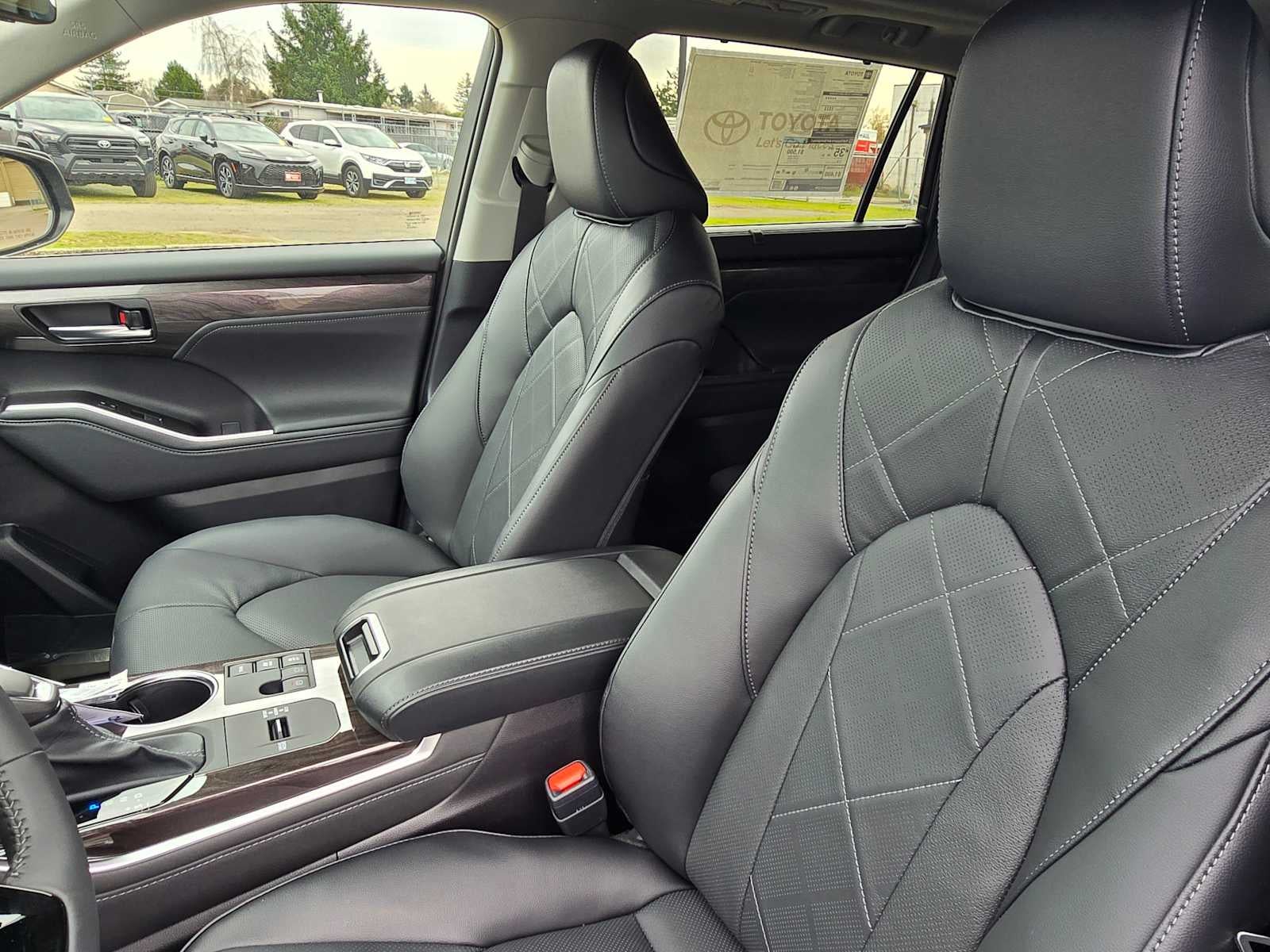 2026 Toyota Highlander Hybrid Platinum