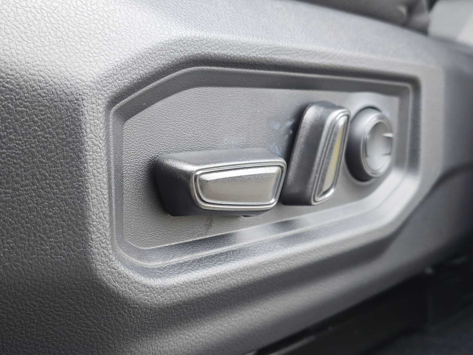 2026 Toyota Tundra SR5 - Photo 25