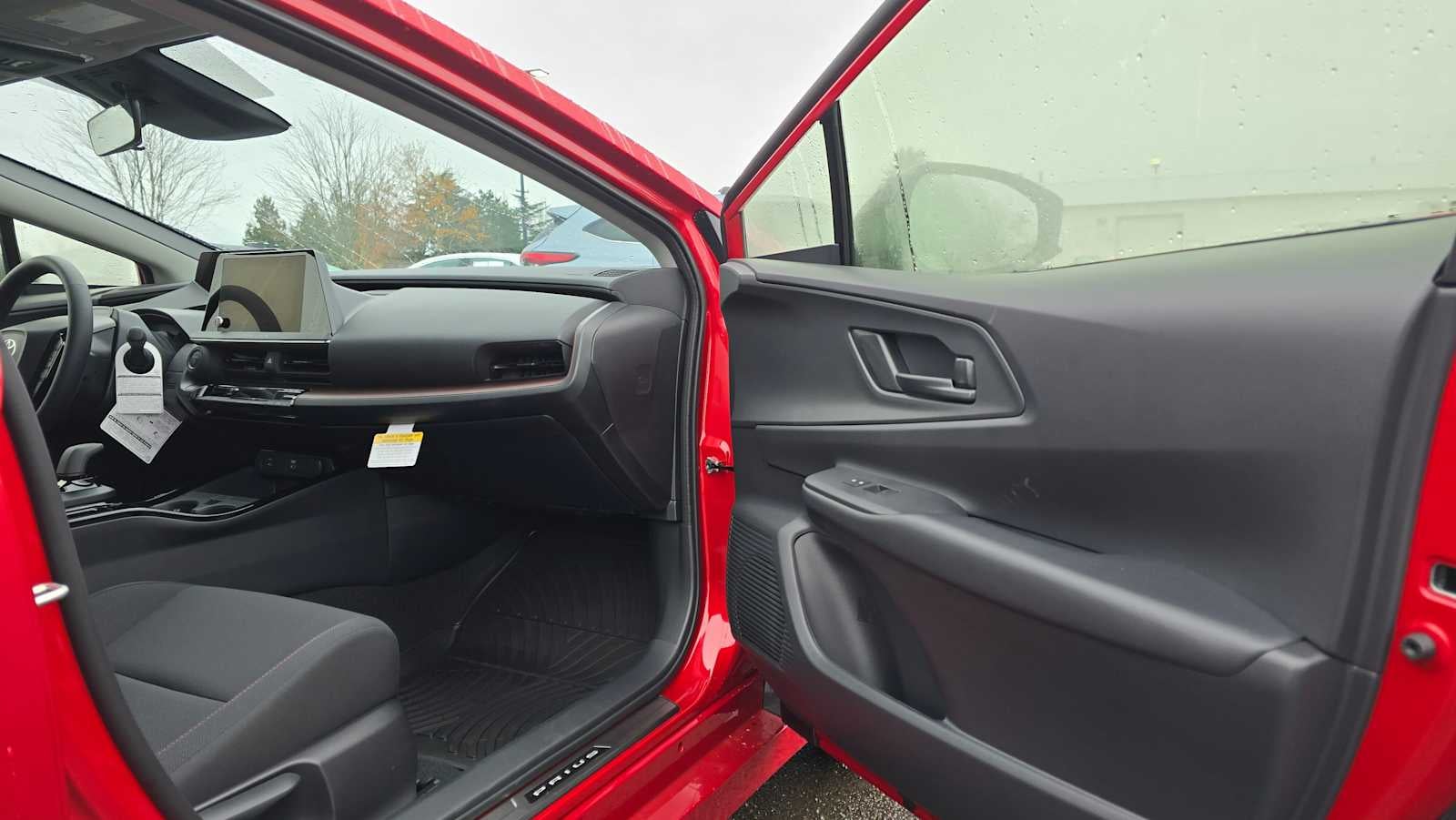 2025 Toyota Prius Plug-In Hybrid SE