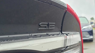 2025 Toyota Prius Plug-In Hybrid SE