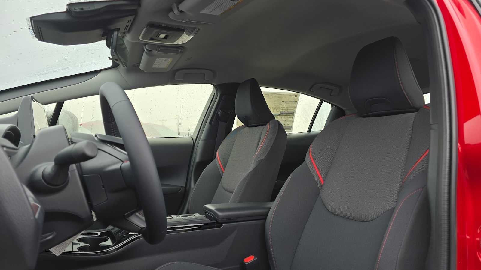 2025 Toyota Prius Plug-In Hybrid SE