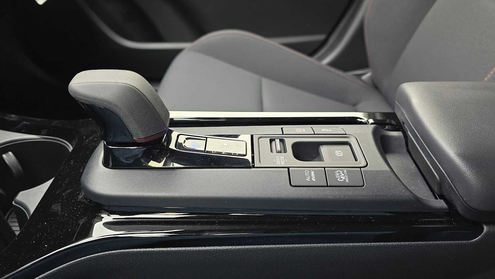 2025 Toyota Prius Plug-In Hybrid SE