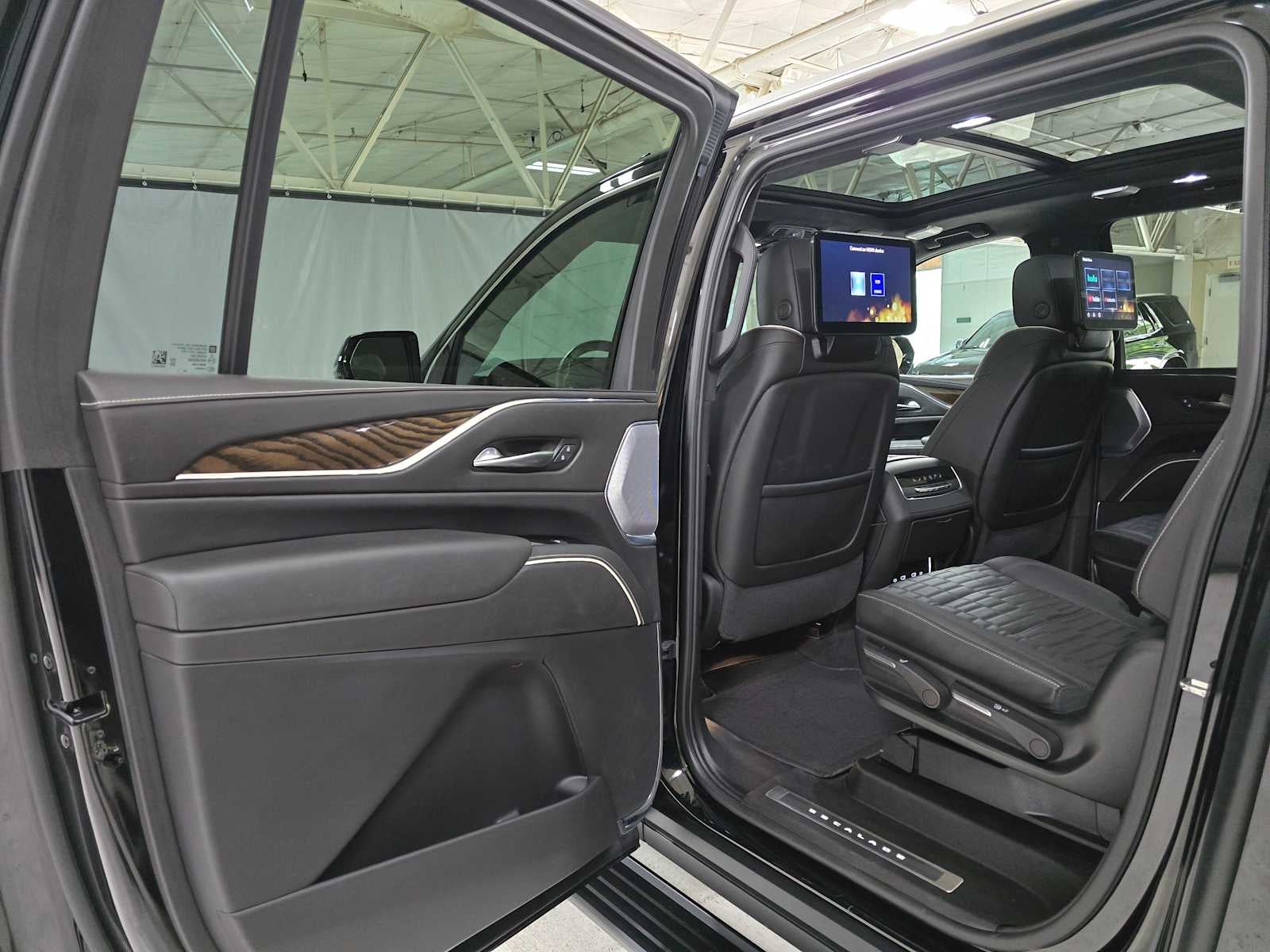 2024 Cadillac Escalade ESV 4WD Premium Luxury Platinum