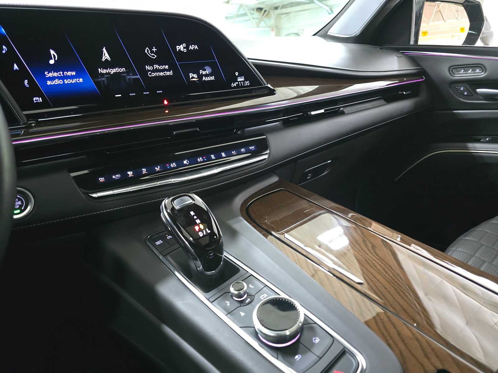 2024 Cadillac Escalade ESV 4WD Premium Luxury Platinum
