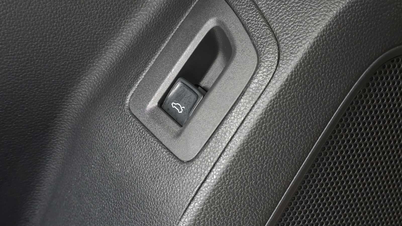 2023 Volkswagen Atlas Cross Sport 2.0T SE w/Technology