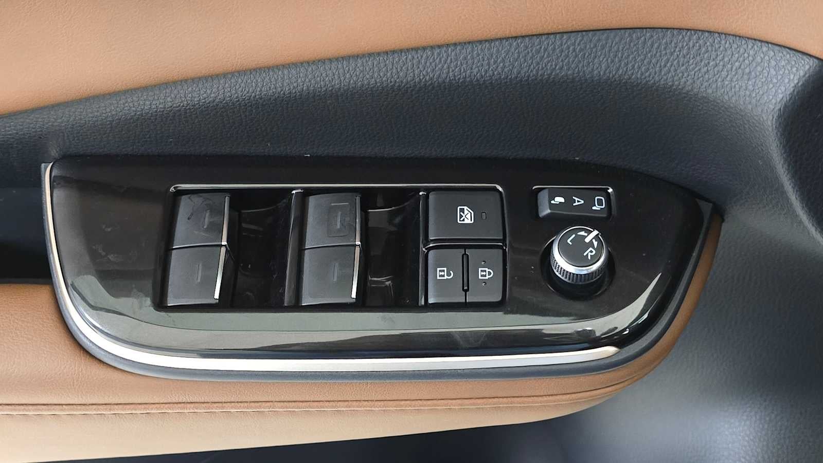2025 Toyota Crown Signia XLE