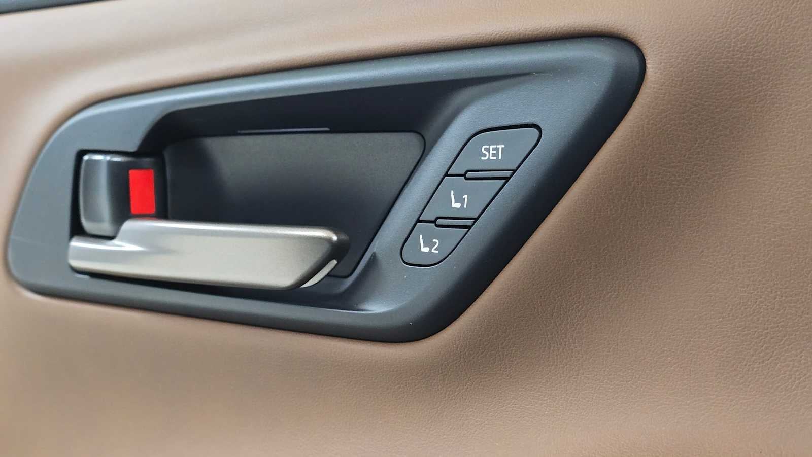 2025 Toyota Crown Signia XLE