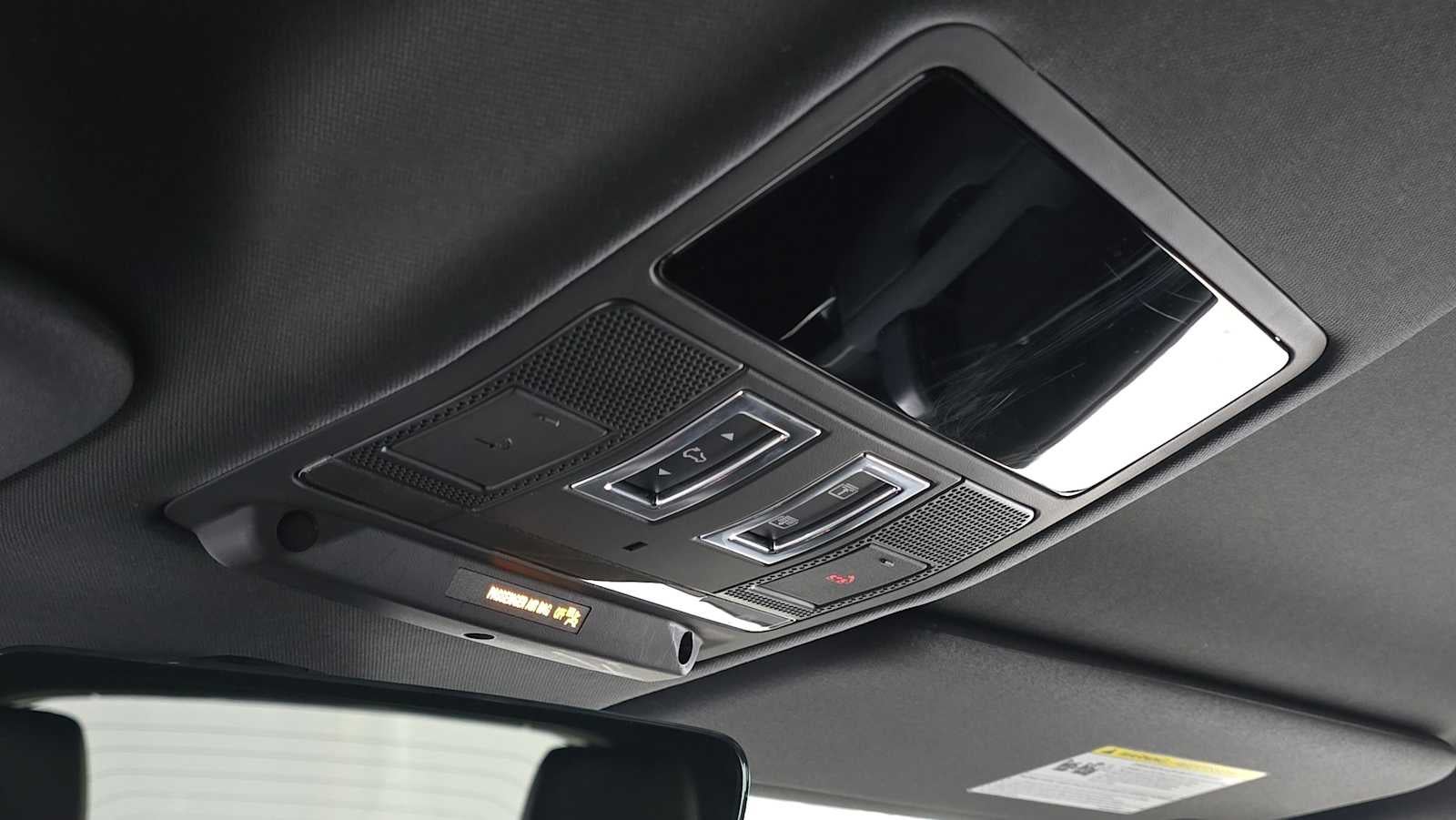 2023 Land Rover Defender X-Dynamic SE