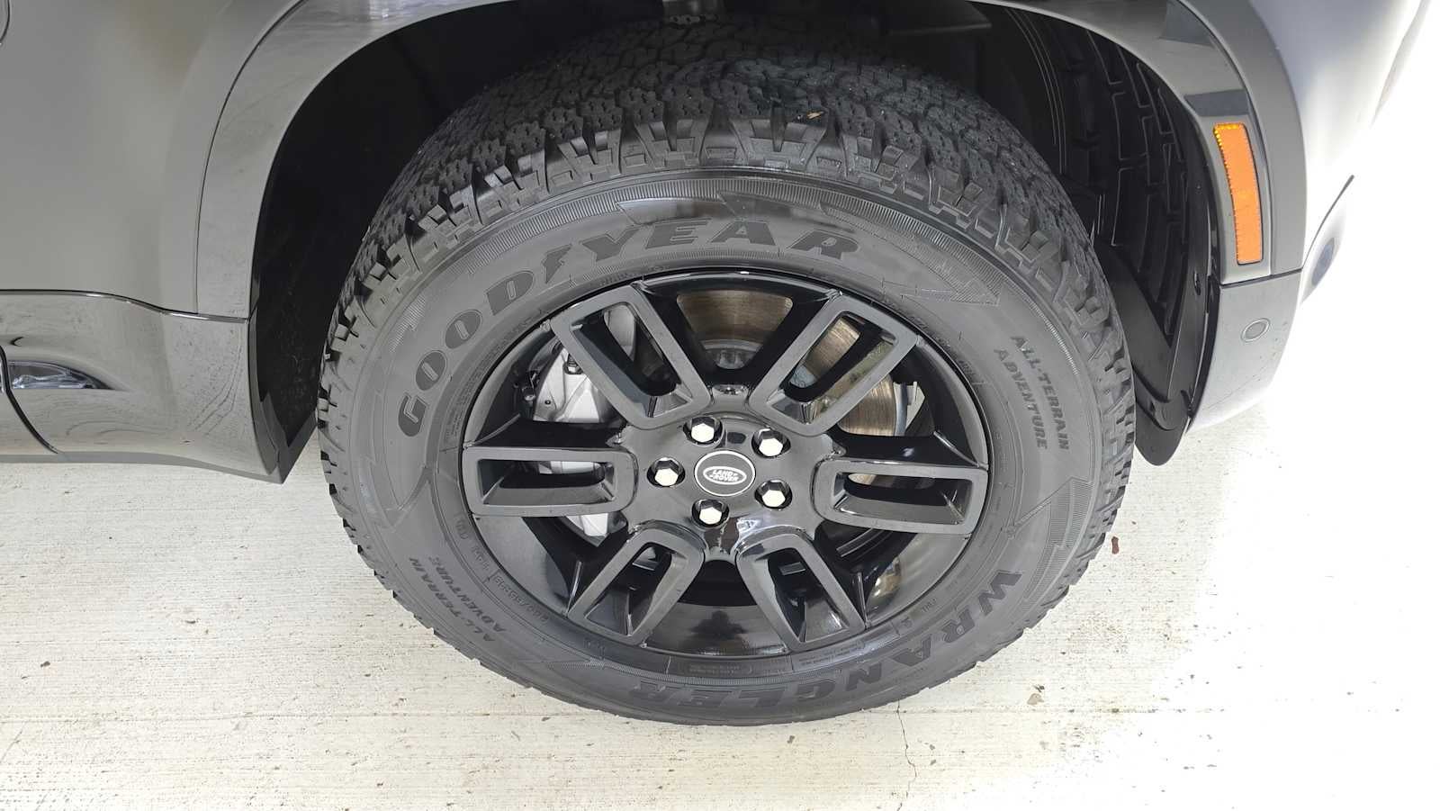 2023 Land Rover Defender X-Dynamic SE