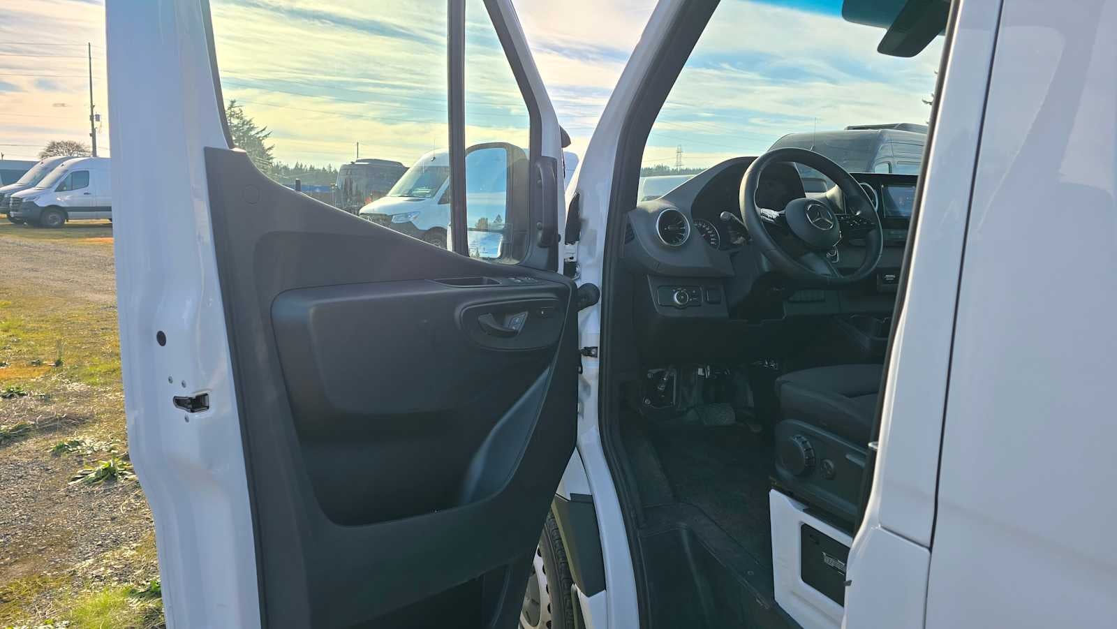 2025 Mercedes-Benz Sprinter 2500 Standard Roof I4 Diesel 144" RWD