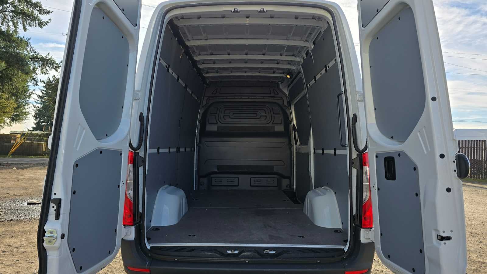 2025 Mercedes-Benz Sprinter 2500 Standard Roof I4 Diesel 144" RWD