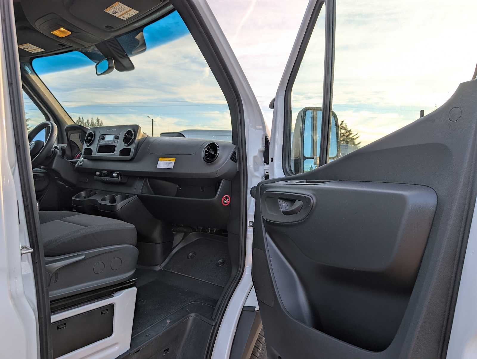 2025 Mercedes-Benz Sprinter 2500 Standard Roof I4 Diesel 144" RWD