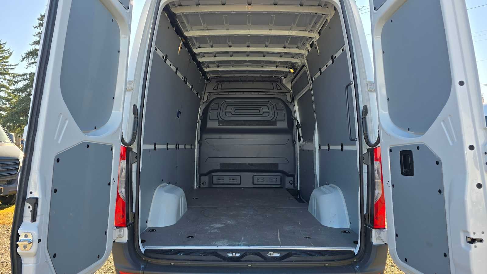 2025 Mercedes-Benz Sprinter 2500 Standard Roof I4 Diesel 144" RWD