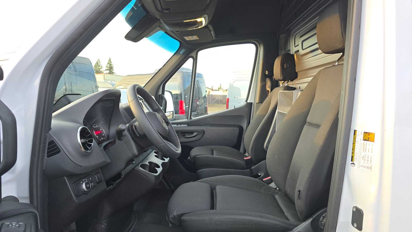 2025 Mercedes-Benz Sprinter 2500 Standard Roof I4 Diesel 144" RWD