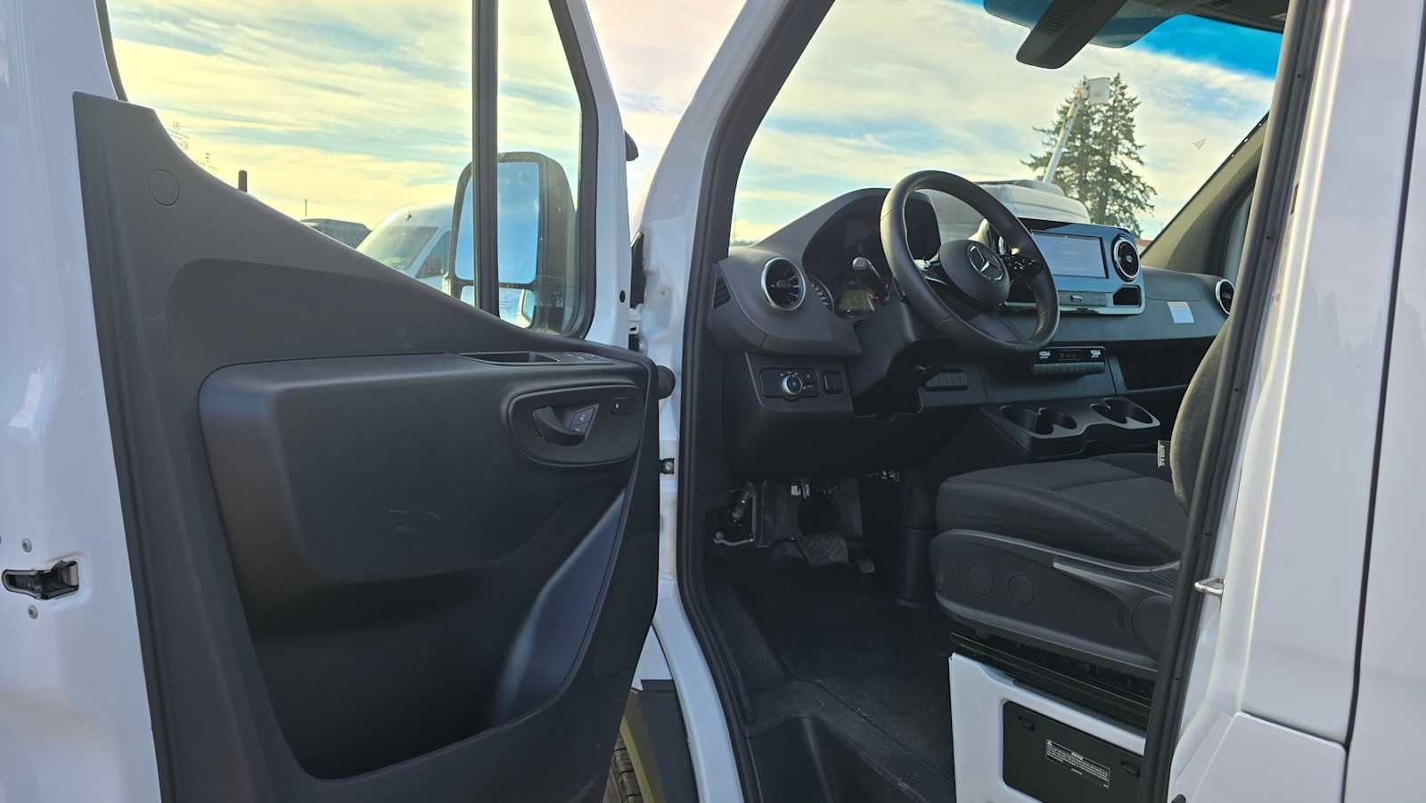 2025 Mercedes-Benz Sprinter 2500 High Roof I4 Diesel 170" RWD