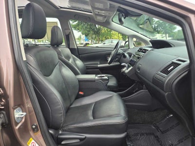 2017 Toyota Prius v Five