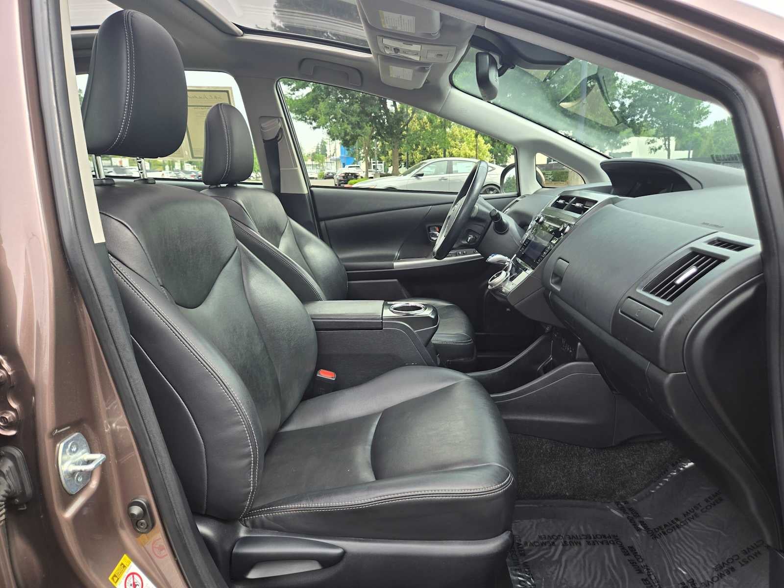2017 Toyota Prius v Five