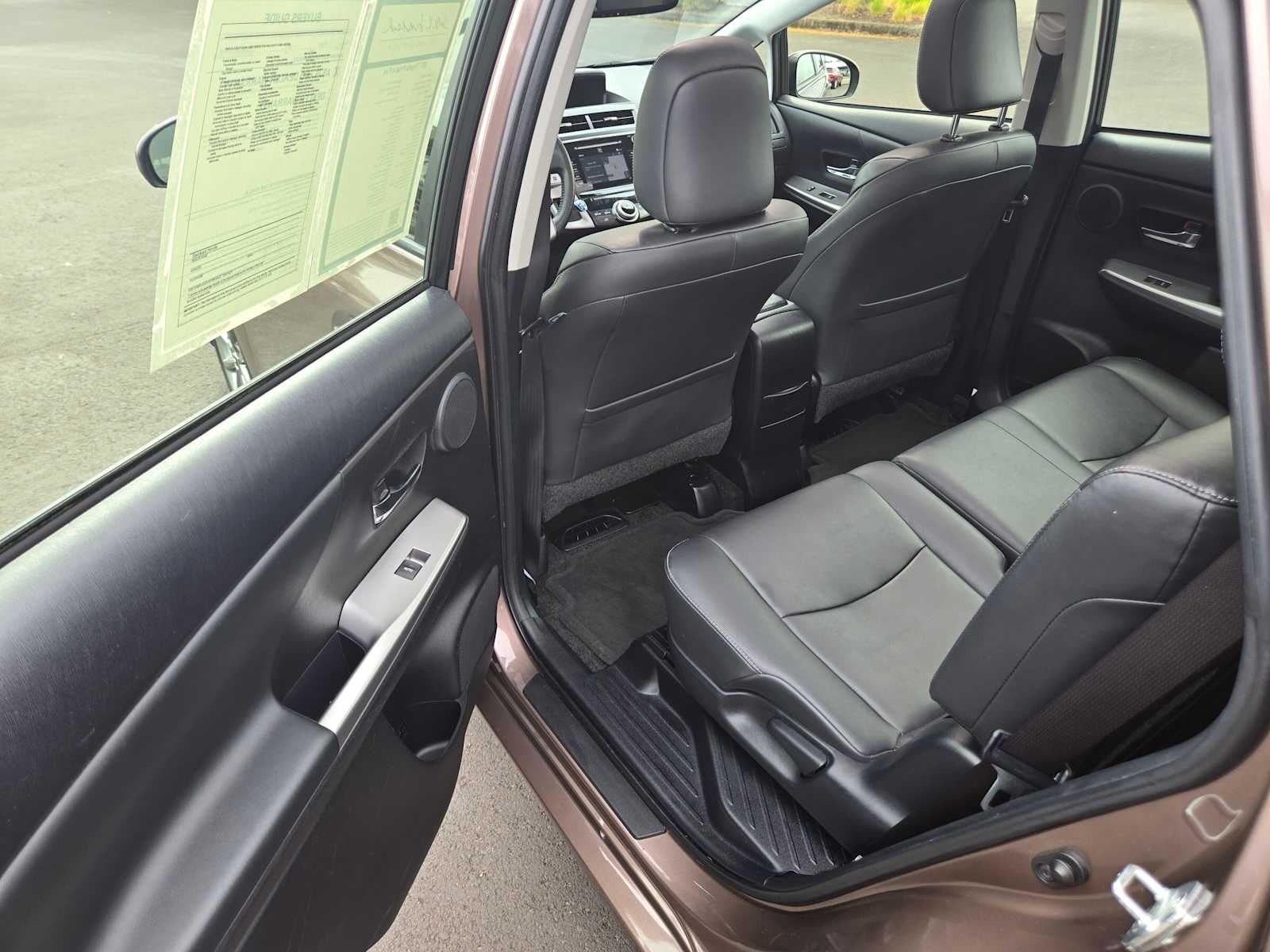 2017 Toyota Prius v Five