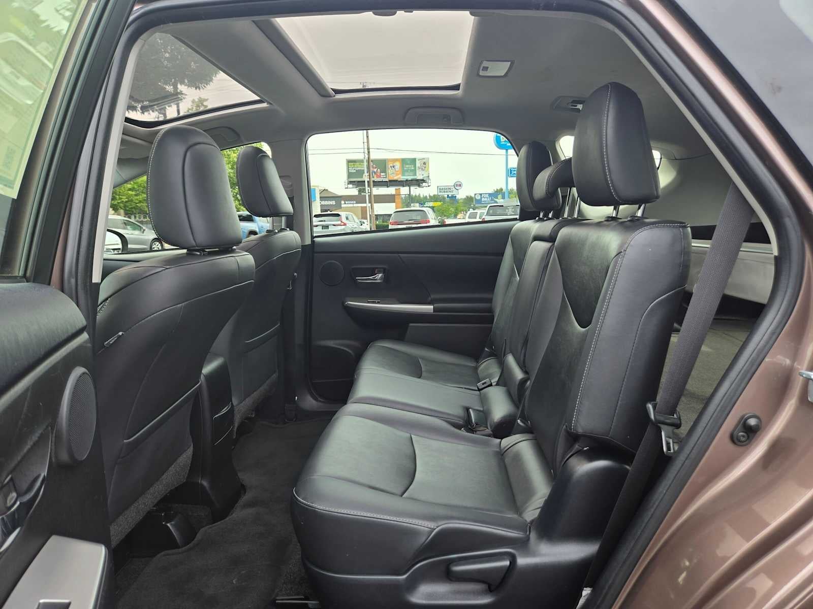 2017 Toyota Prius v Five