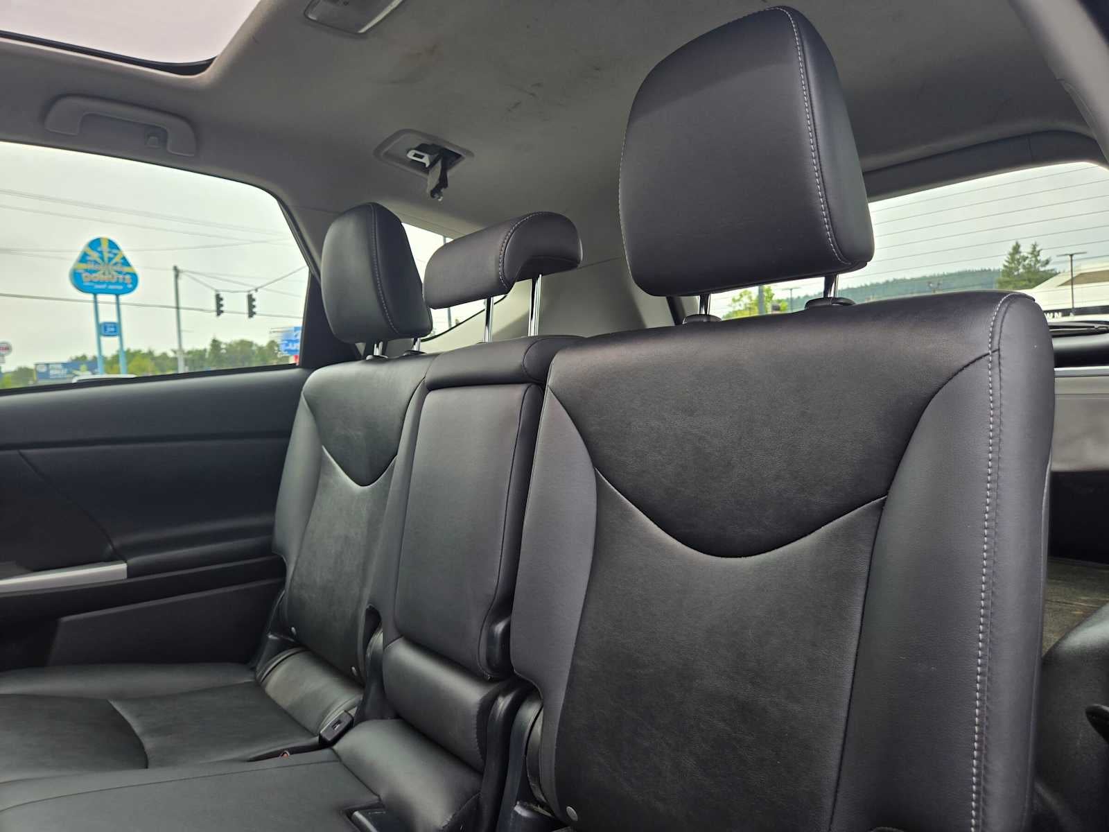 2017 Toyota Prius v Five