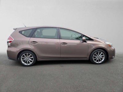 2017 Toyota Prius v Five