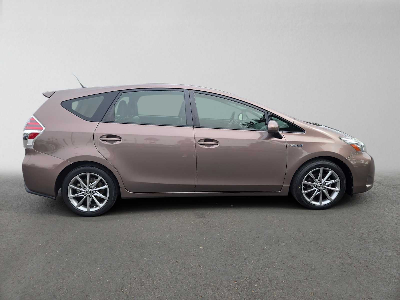 2017 Toyota Prius v Five
