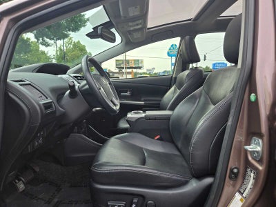 2017 Toyota Prius v Five